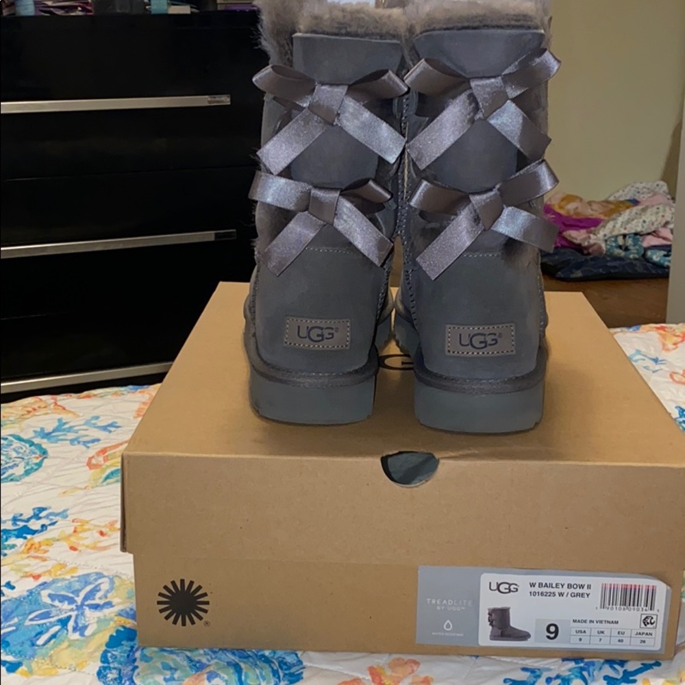 Grey women ugg boots